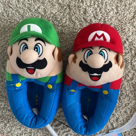 Mario brothers slippers size 2-3 kids - Picture 2 of 2